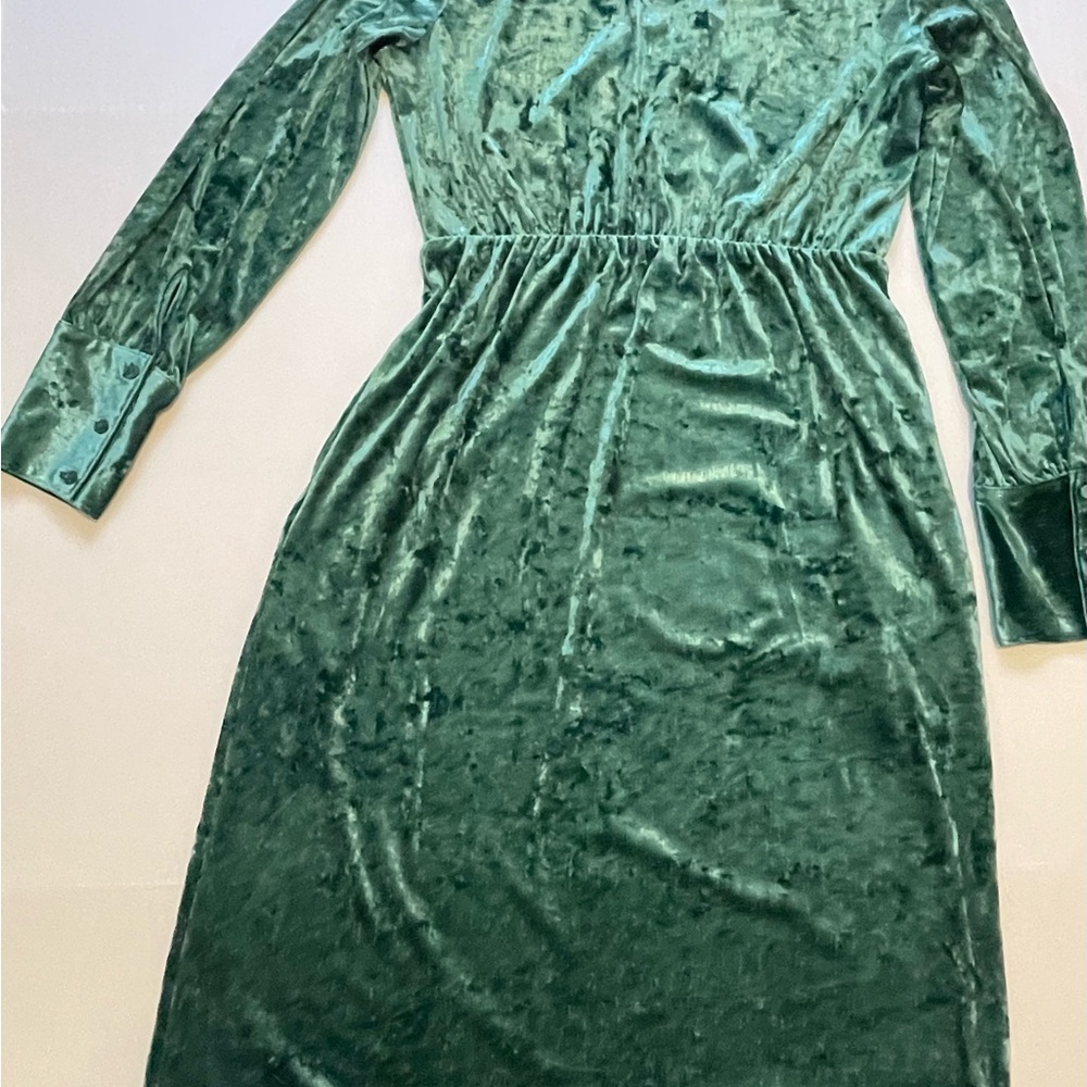 Luxurious Emerald Velvet Long Sleeve Dress